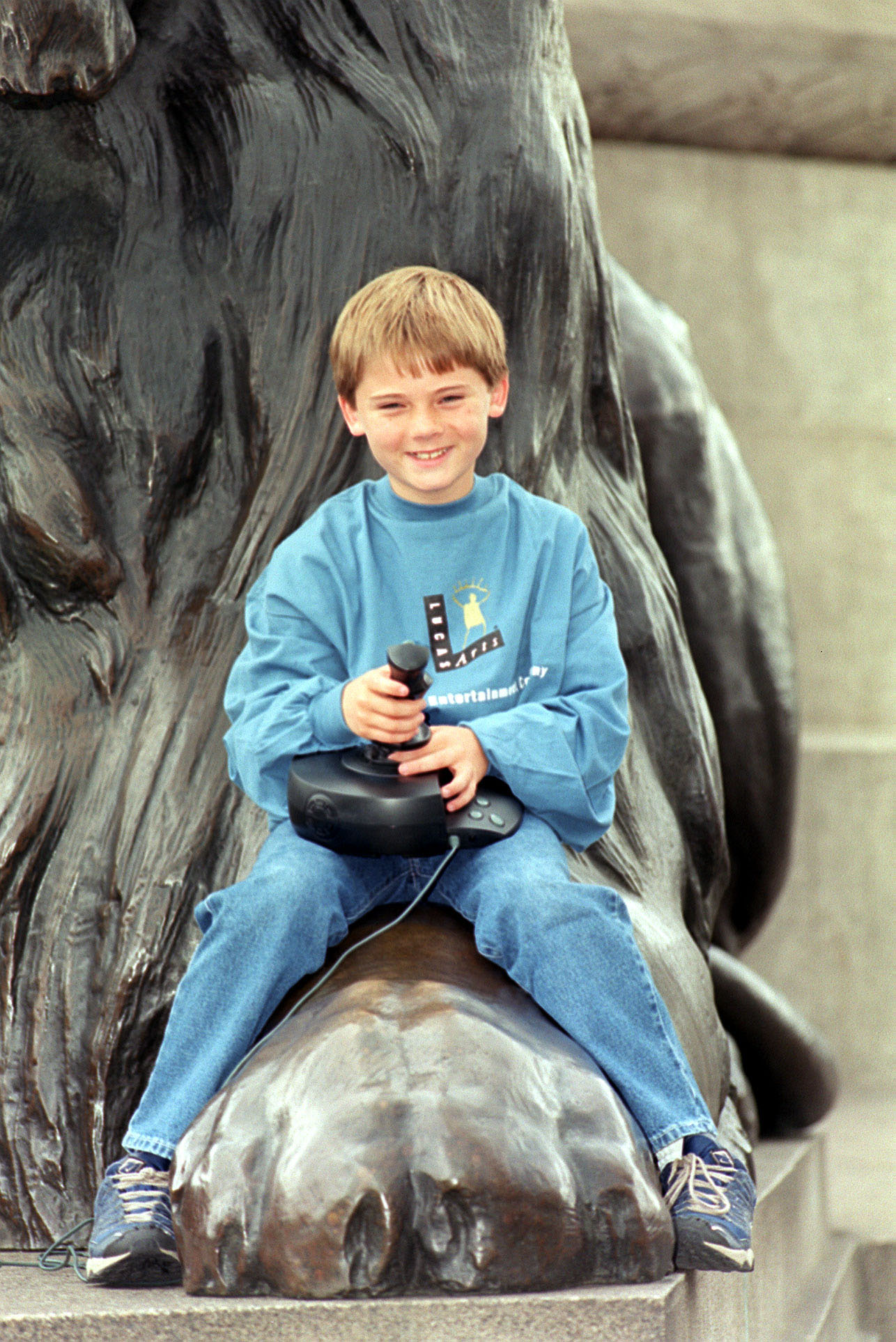 Jake Lloyd lors d'un photocall à Trafalgar Square, Londres, Angleterre | Source : Getty images