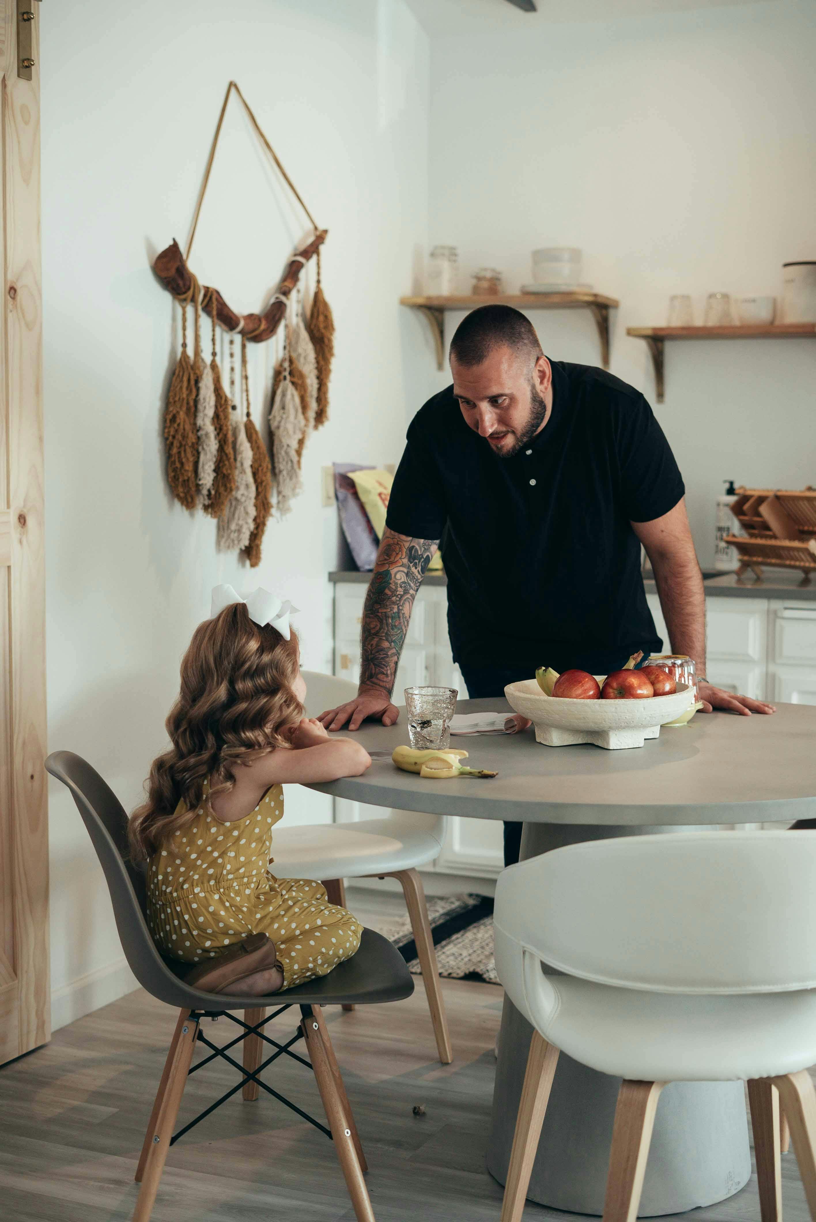 Un père parle à sa fille | Source : Pexels