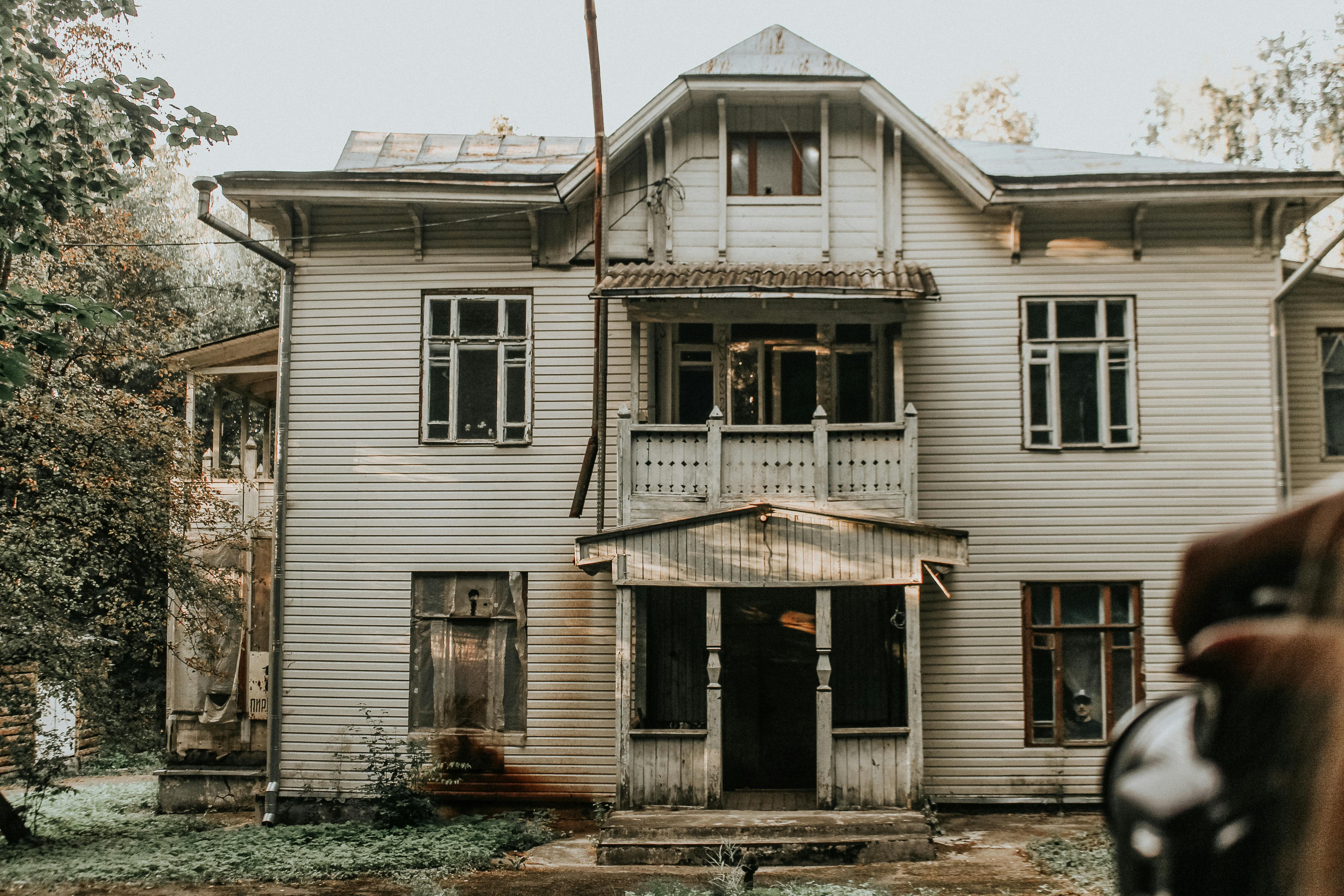 Un manoir délabré | Source : Pexels