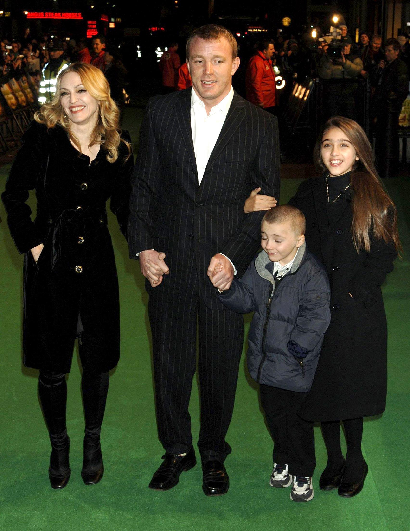 Madonna, Guy Ritchie, Rocco et Lola à Londres le 25 janvier 2007 | Source : Getty Images