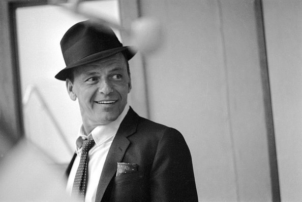 Frank Sinatra lors d'une séance d'enregistrement pour "Come Blow Your Horn", Hollywood, Californie, 1er janvier 1963. | Photo : Getty Images