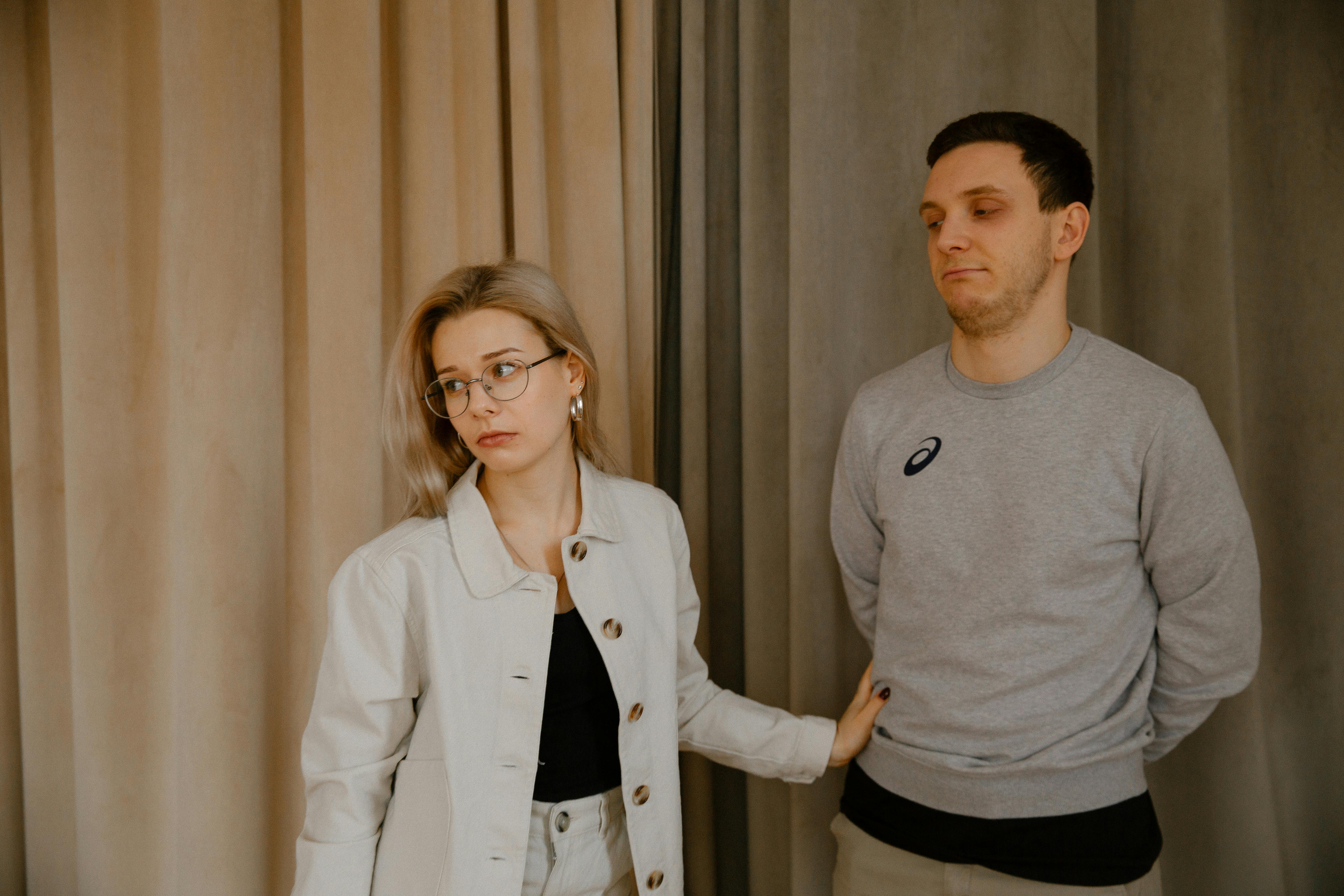 Une femme déçue détournant le regard après une dispute avec son mari | Source : Pexels