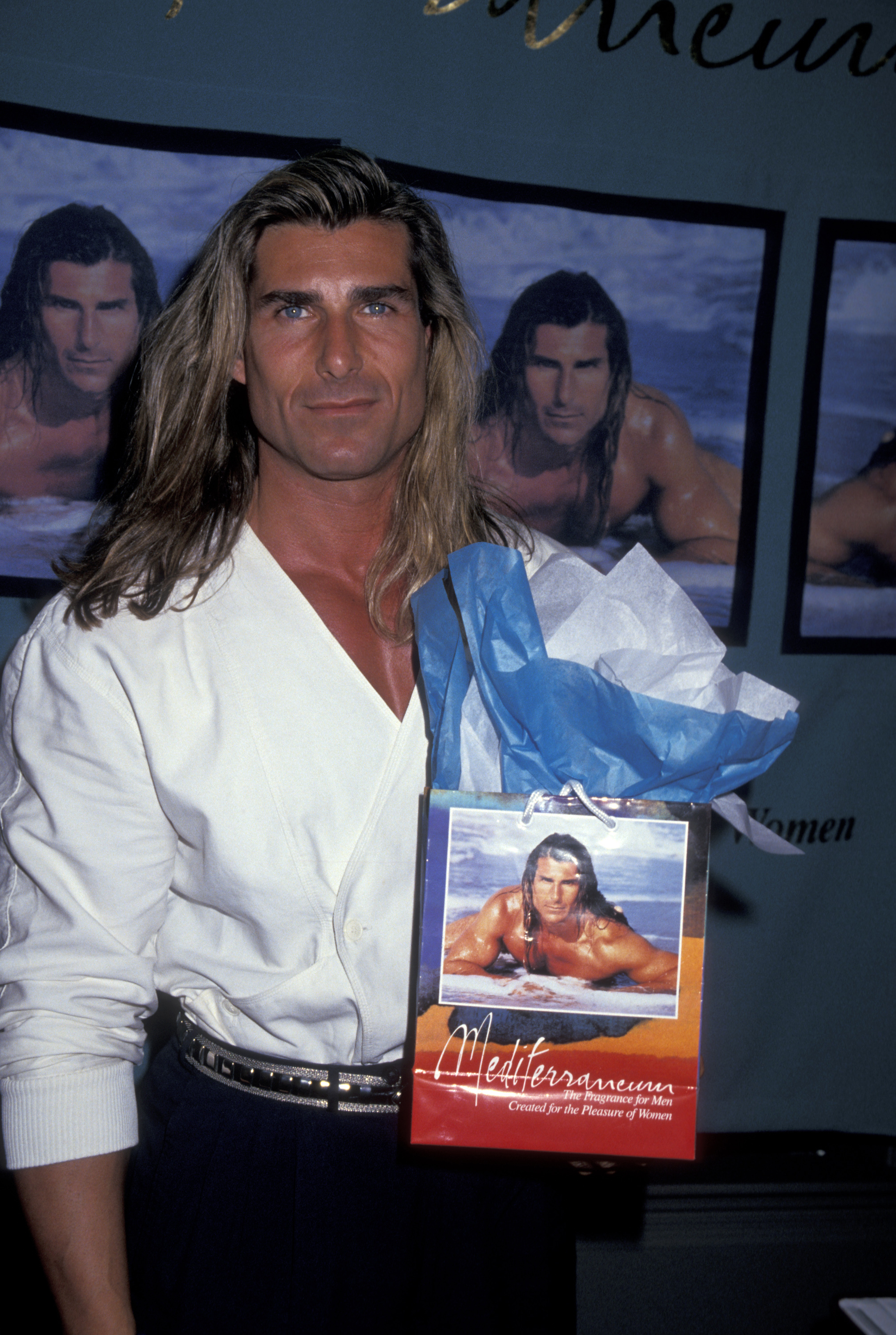 Le mannequin assiste à la soirée de lancement de Fabio Mediterraneum le 6 octobre 1993 | Source : Getty Images