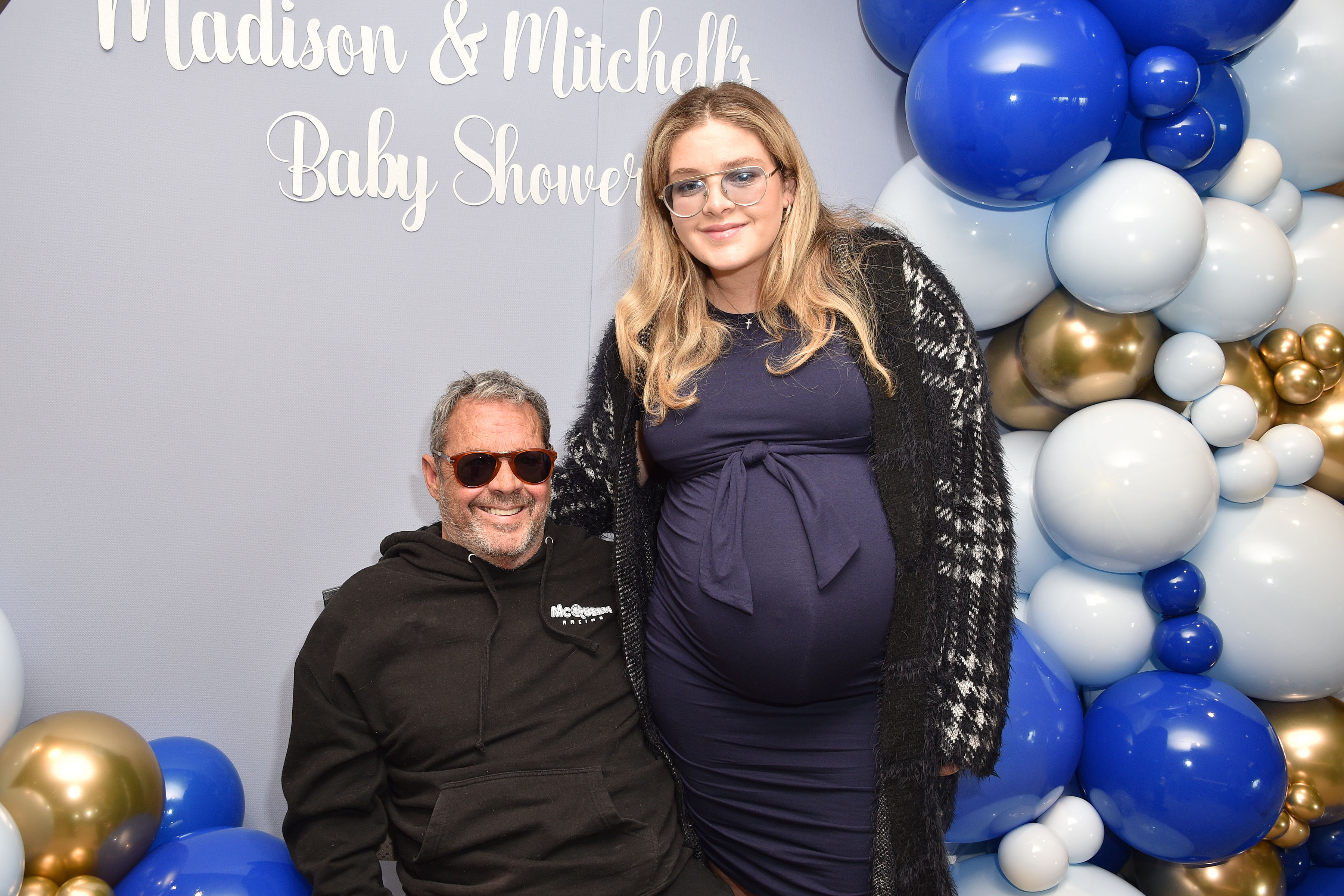 Chad et Madison McQueen assistent à la fête prénatale de Madison McQueen au Bighorn Golf Club de Palm Desert, en Californie, le 8 mars 2023 | Source : Getty Images