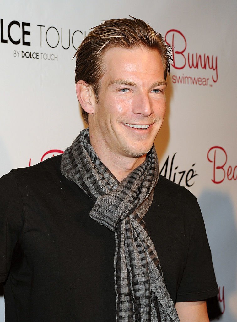 Sean Brosnan assiste à la grande fête d'ouverture du Beach Bunny Swimwear le 27 avril 2010 à Los Angeles, Californie. | Photo : Getty Images