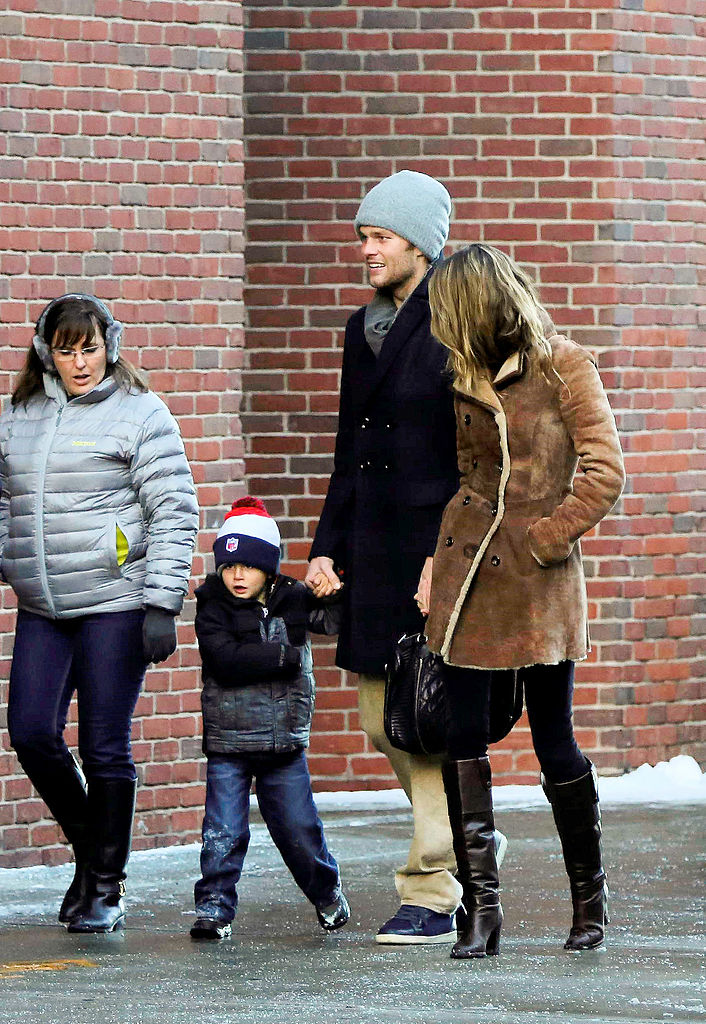 Tom Brady et Gisele Bundchen avec Benjamin Brady sont vus le 04 janvier 2014 à Boston, Massachusetts. (Photo by Stickman/Bauer-Griffin/GC Images)
