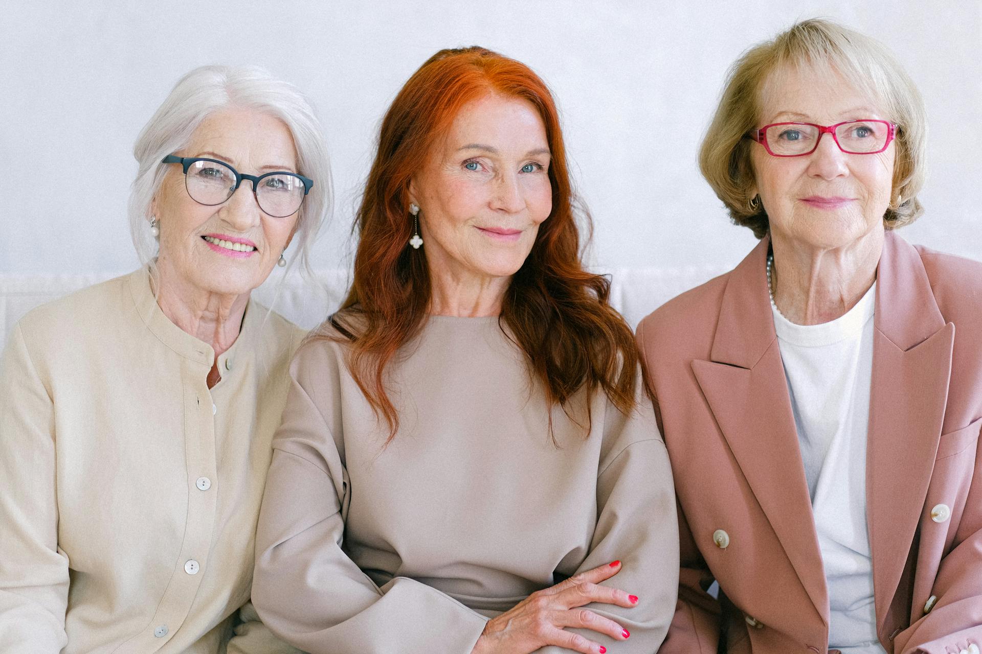 Trois femmes souriantes | Source: Pexels