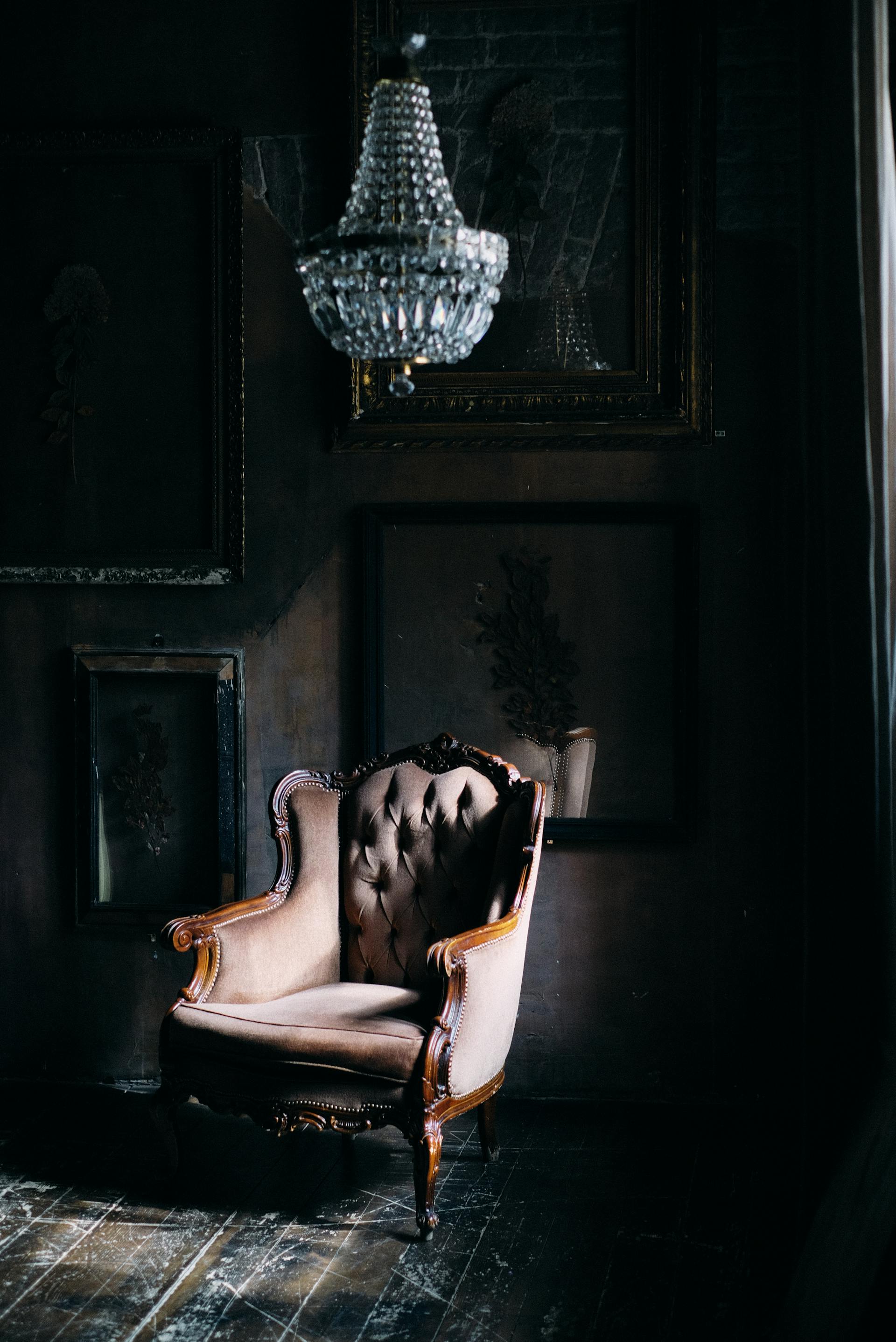 Un vieux fauteuil dans une chambre | Source : Pexels