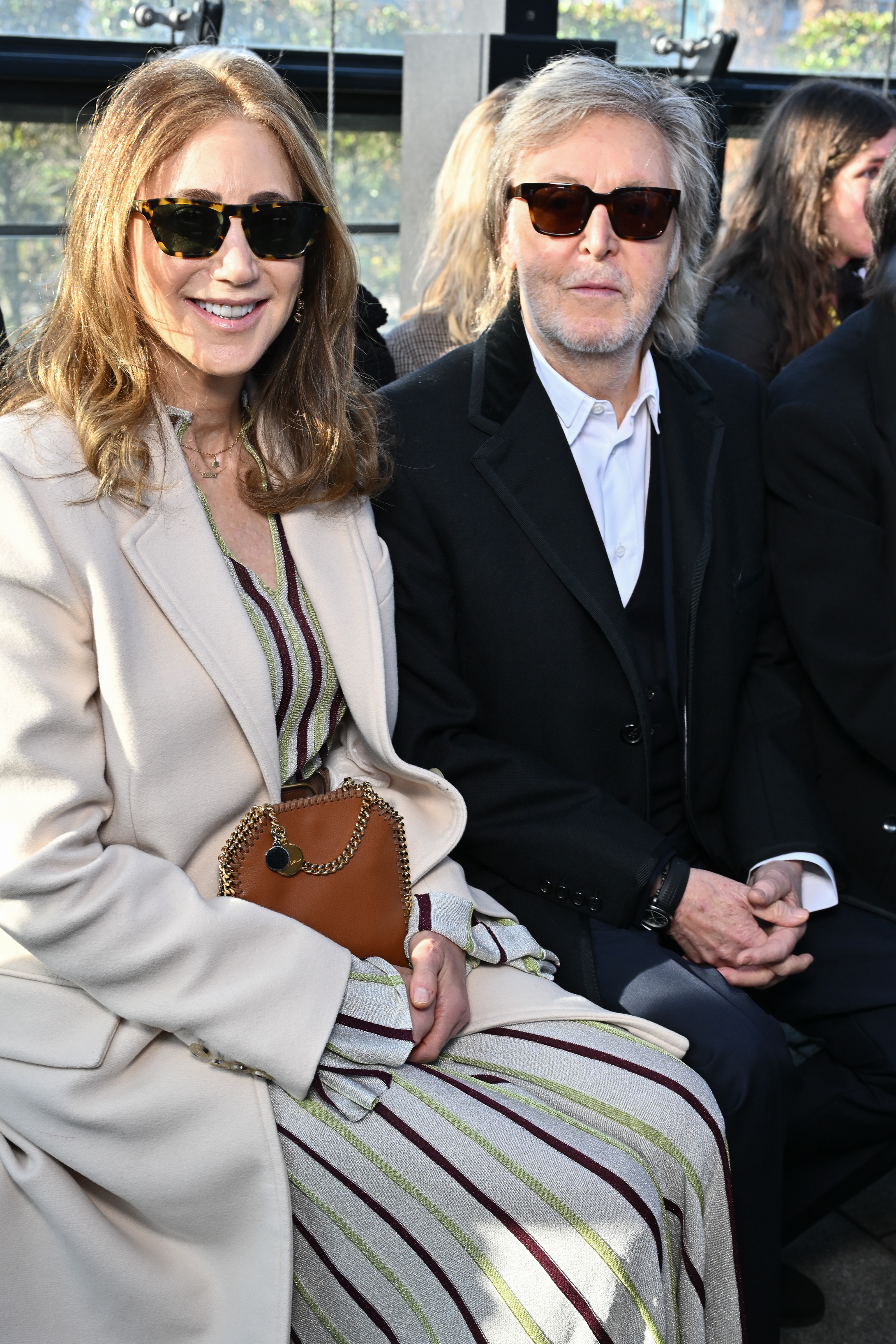 Nancy Shevell et Paul McCartney lors du défilé Stella McCartney Womenswear Fall/Winter 2024-2025 à Paris, France, le 4 mars 2024 | Source : Getty Images