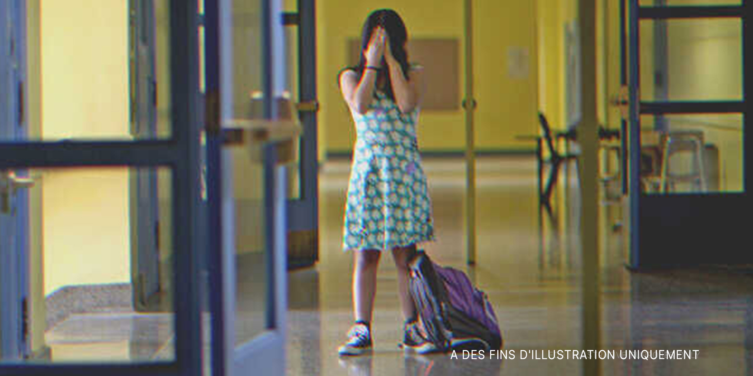 Une fille qui se cache le visage et qui pleure | Source : Getty Images