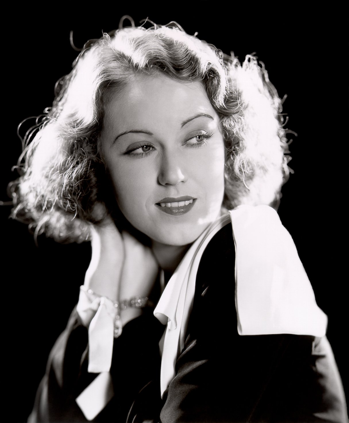 Photo publicitaire en studio de Fay Wray. | Source: Wikimedia Commons