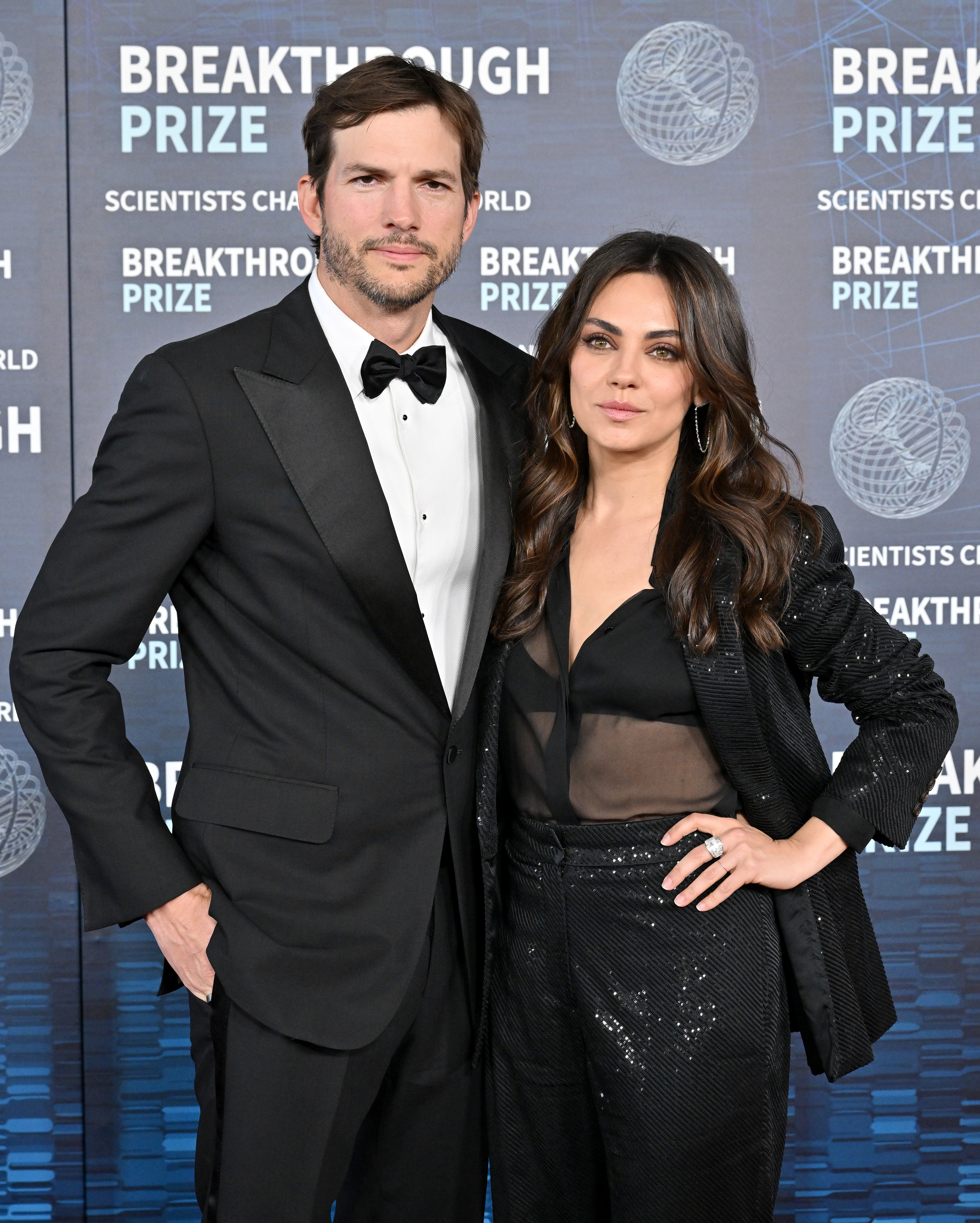 Ashton Kutcher et Mila Kunis lors de la 9e cérémonie annuelle du Breakthrough Prize à Los Angeles, en Californie, le 15 avril 2023 | Source : Getty Images