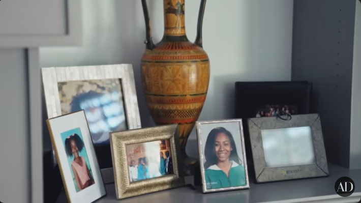 Le bureau de Viola Davis dans sa maison de Los Angeles, tiré d'une vidéo datant du 5 janvier 2023 | Source : youtube.com/ArchitecturalDigest