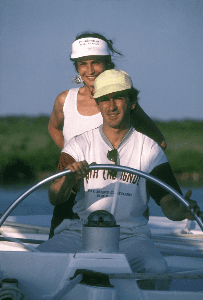 Portrait de Christophe Malavoy et son épouse Isabelle en avril 1988, Bahamas. | Photo : Getty Images