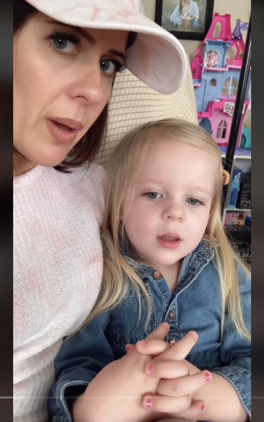 La maman de TikToker avec sa petite fille, comme on peut le voir dans une vidéo datée du 13 avril 2024 | Source : TikTok/@rachandrosieb