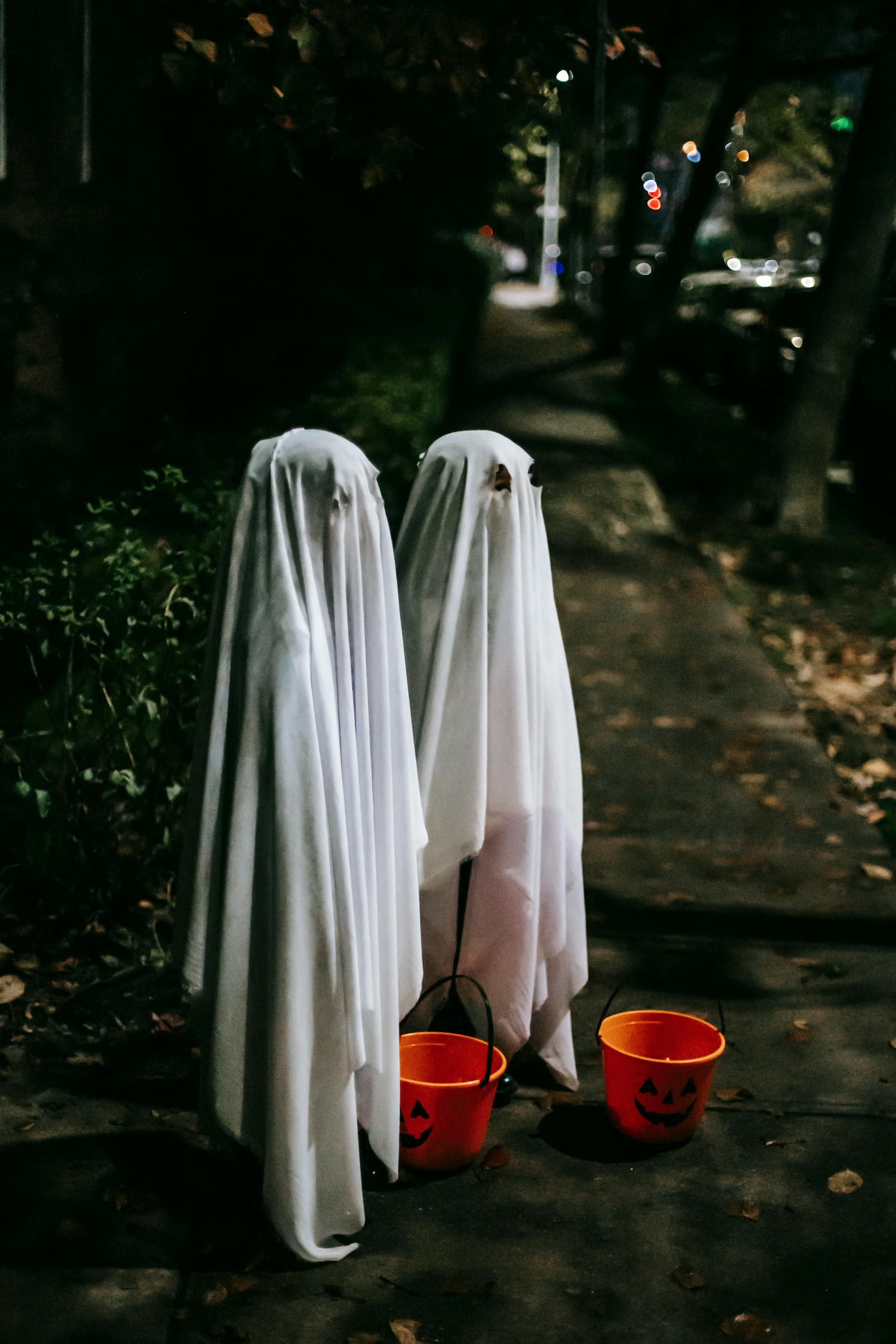 Enfants déguisés en fantômes | Source : Pexels