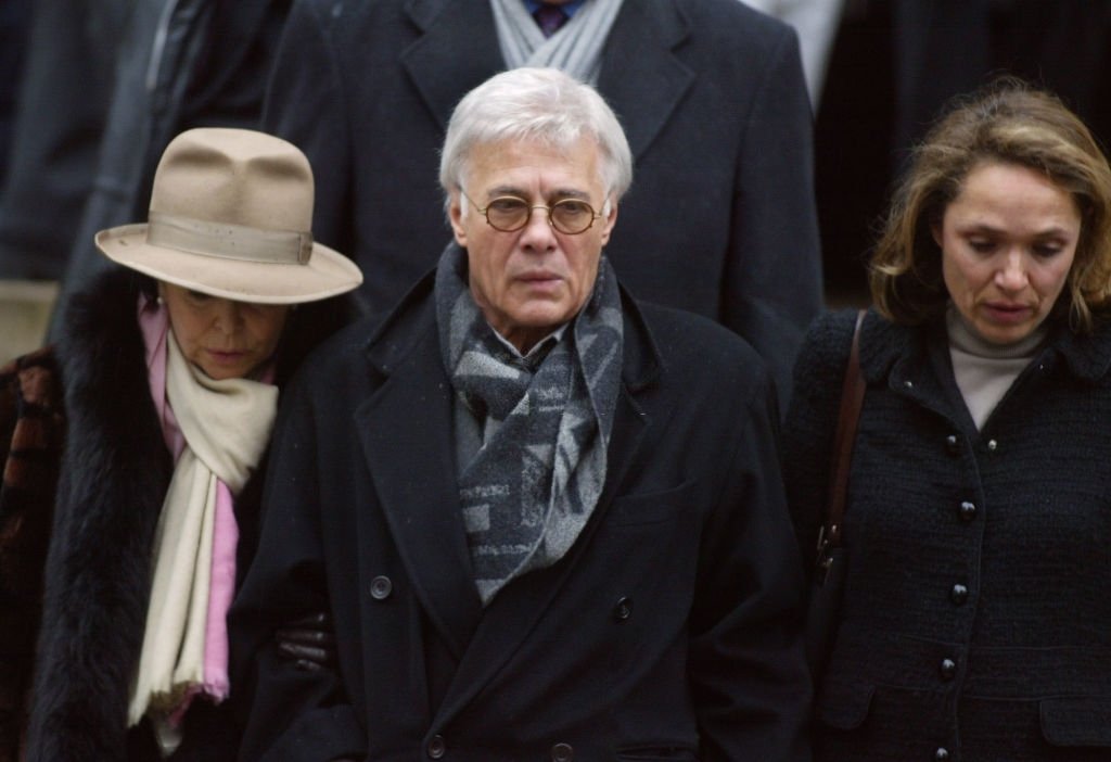 L’humoriste Guy Bedos à la célébration des obsèques de la comédienne Sophie Daumier, décédée à l'âge de 67 ans. | Photo : Getty Images