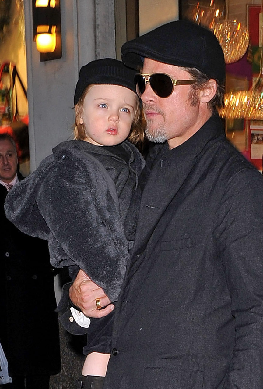 Brad Pitt et Vivienne Jolie-Pitt le 4 décembre 2010 à New York. | Source : Getty Images
