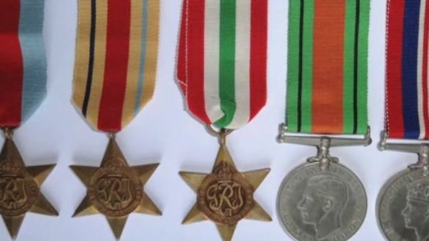 Certaines des médailles portent au dos le numéro de service de Leslie Stelfox | Source : bbc.co.uk