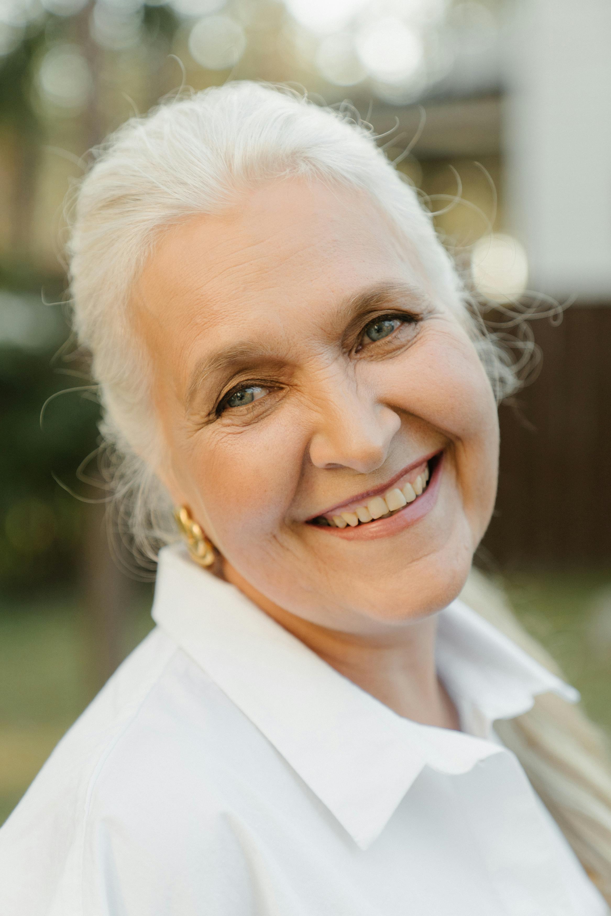 Une femme qui sourit | Source : Pexels