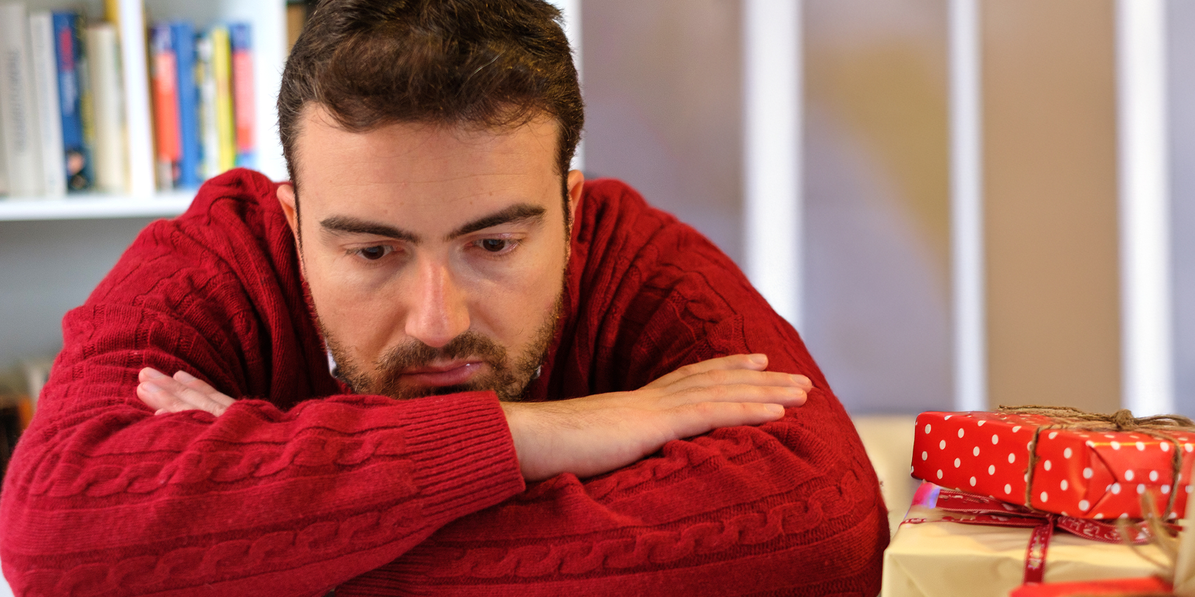 Un homme triste | Source : Shutterstock