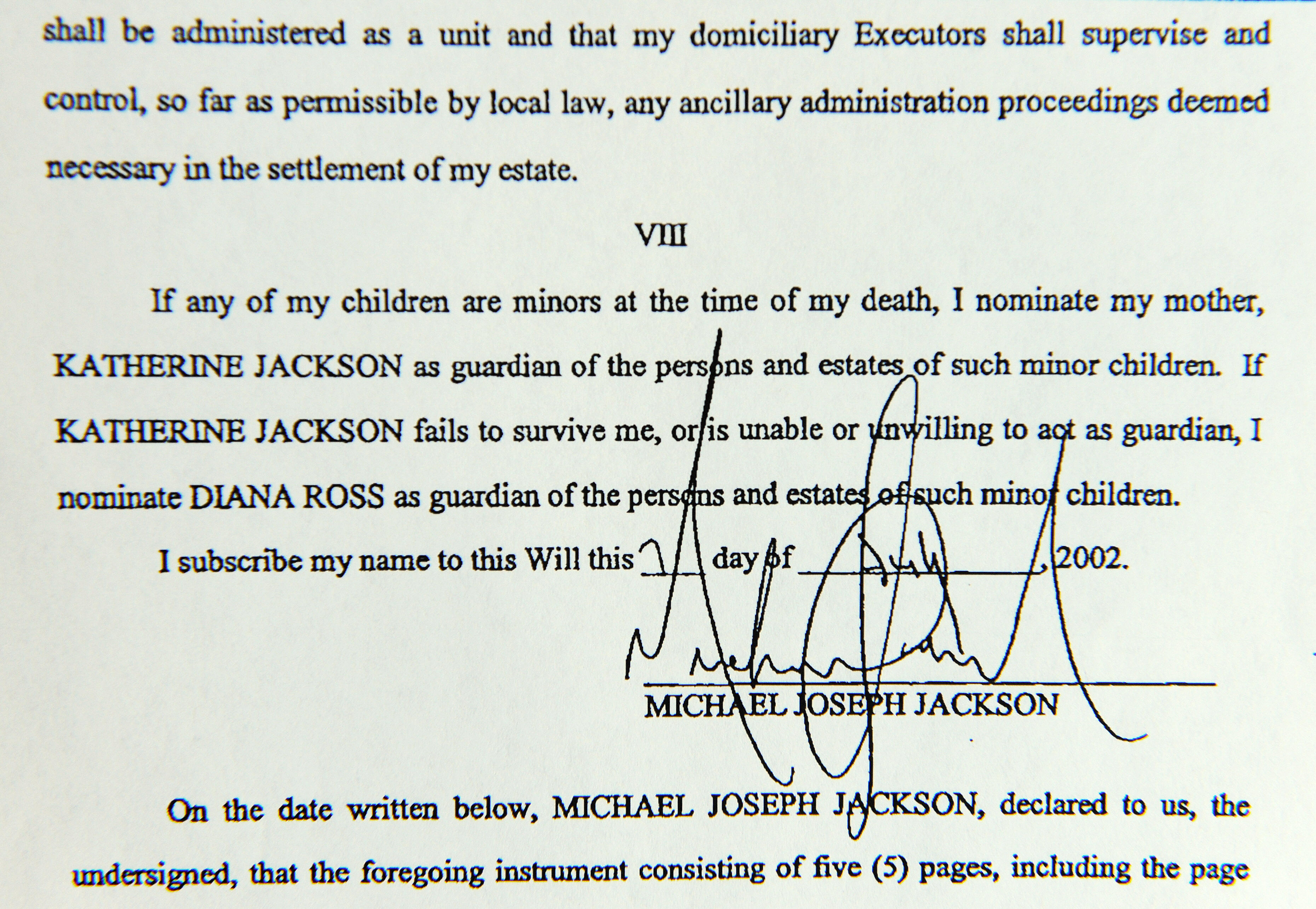 Une partie du testament de Michael Jackson datant de 2002, vue le 1er juillet 2009 | Source : Getty Images