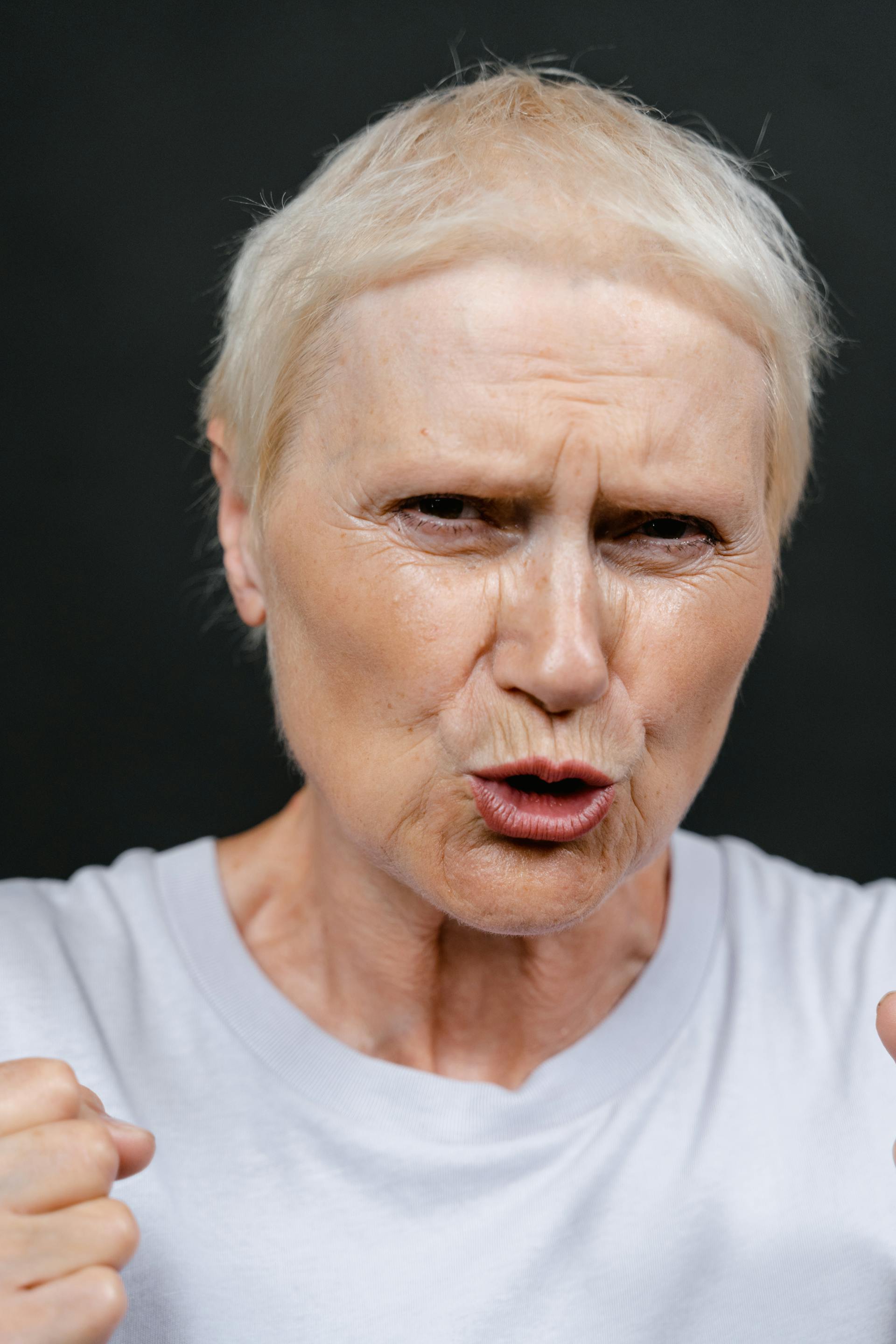 Photo en gros plan d'une femme âgée en colère | Source : Pexels