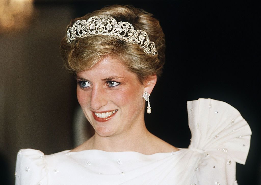 Princesse Diana portant l'un des diadèmes royaux, cica 1992 | Source: Getty Images