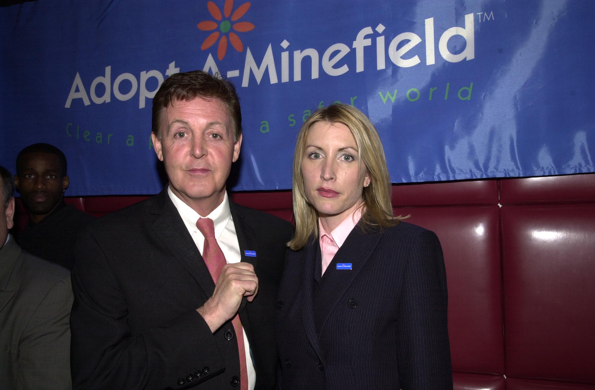 Paul McCartney et Heather Mills assistent à la soirée de bienfaisance "Adopt A Minefield" le 20 avril 2001 | Source : Getty Images