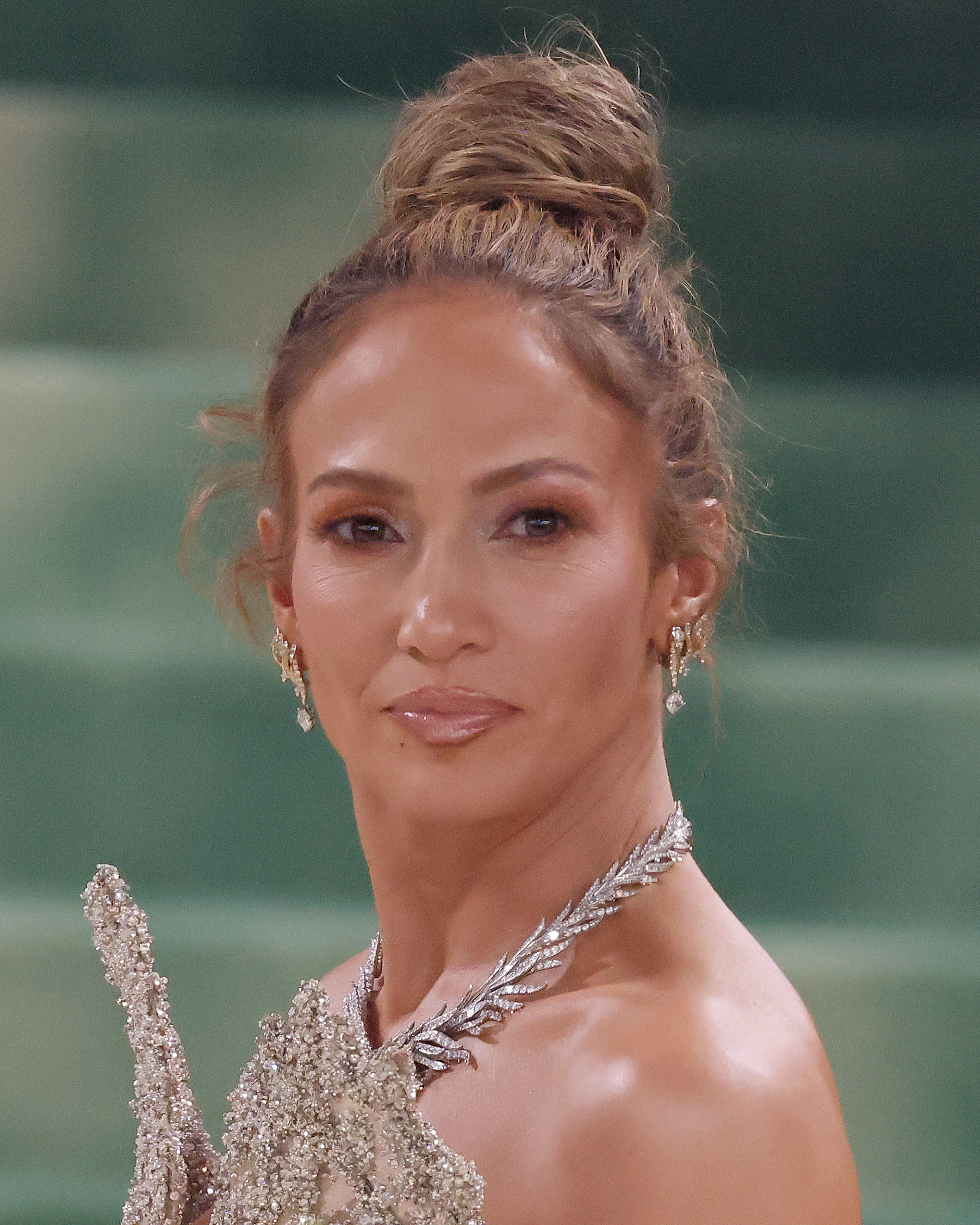 Jennifer Lopez assiste au gala du Met célébrant les "beautés endormies : Reawakening Fashion" à New York, le 6 mai 2024. | Source : Getty Images