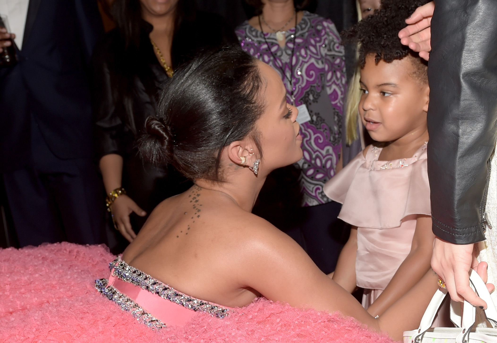 Rihanna et Blue Ivy Carter assistent à la 57e édition des GRAMMY Awards le 8 février 2015 à Los Angeles, Californie | Source : Getty Images