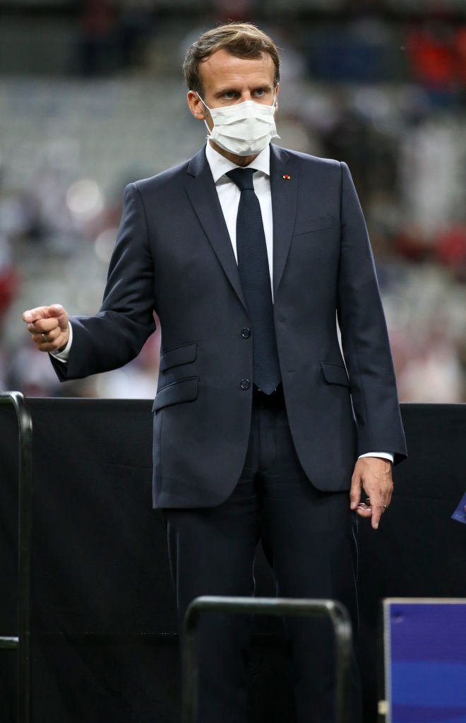 Emmanuel Macron porte un masque | Photo: Getty Images