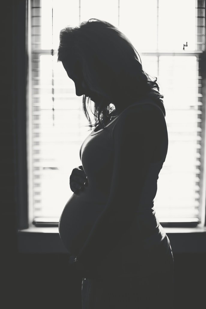 La mère de Gina était décédée, elle était enceinte et seule | Source : Unsplash