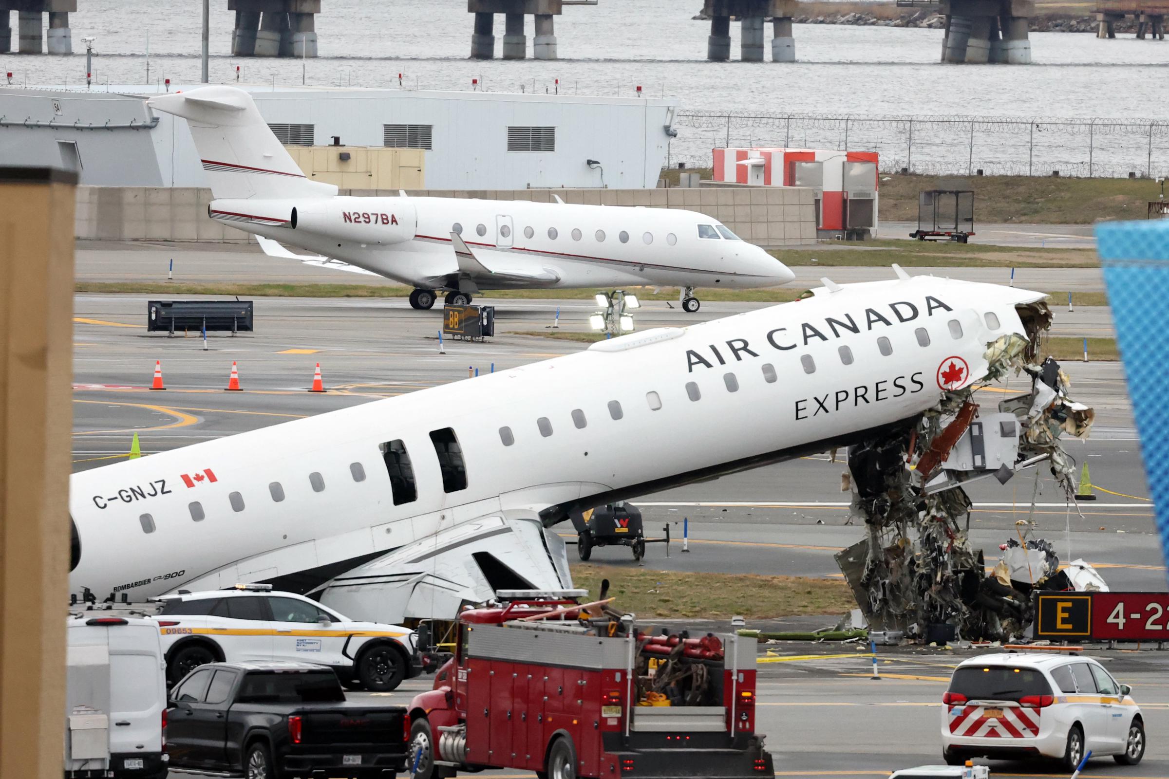 Un CRJ-900 d'Air Canada Express immobilisé sur la piste de l'aéroport LaGuardia le 23 mars 2026. | Source : Getty Images