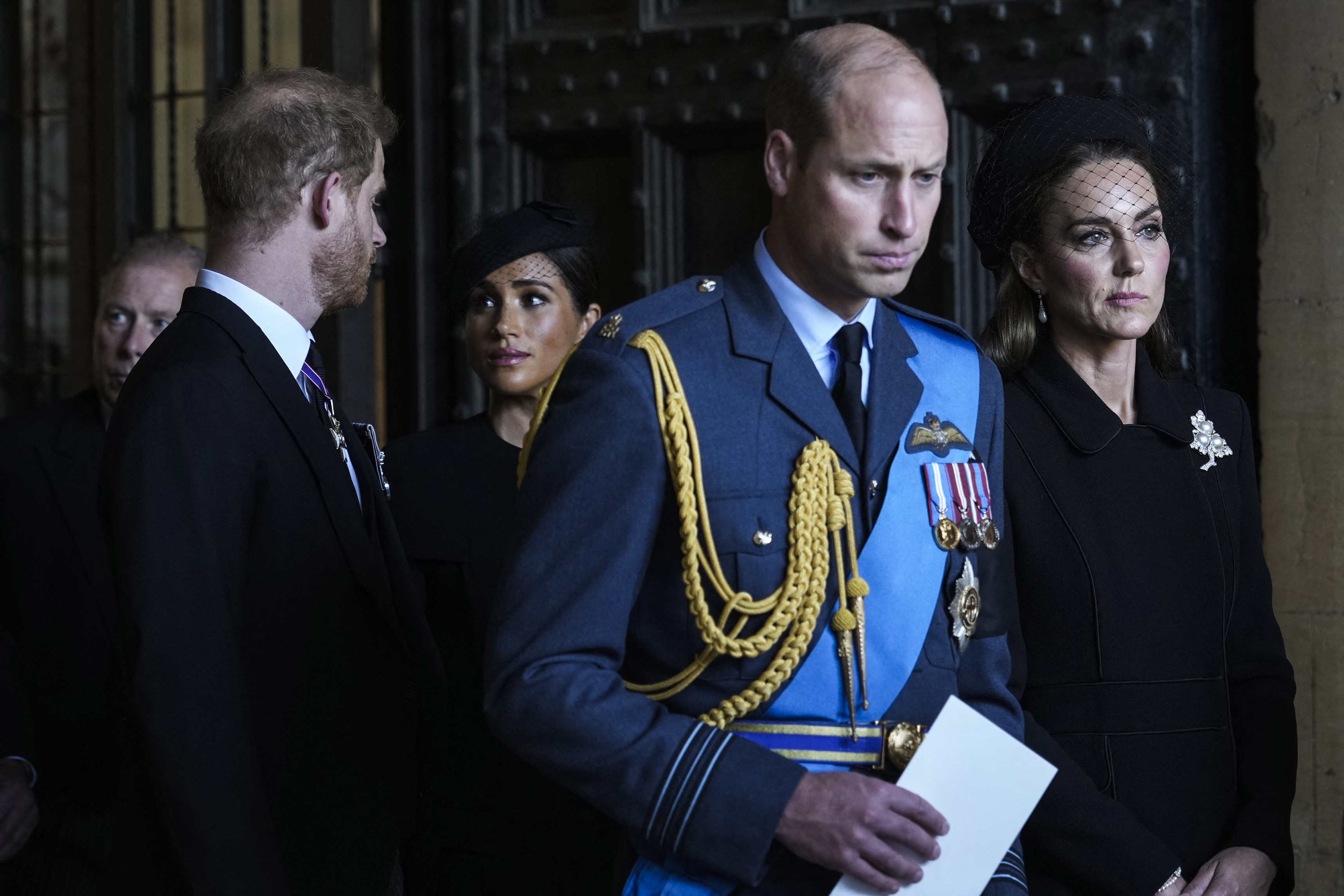 Le prince William, la princesse Catherine, le prince Harry et Meghan Markle lors des funérailles nationales de la reine Élisabeth II à l'abbaye de Westminster, le 19 septembre 2022 à Londres, en Angleterre | Source : Getty Images