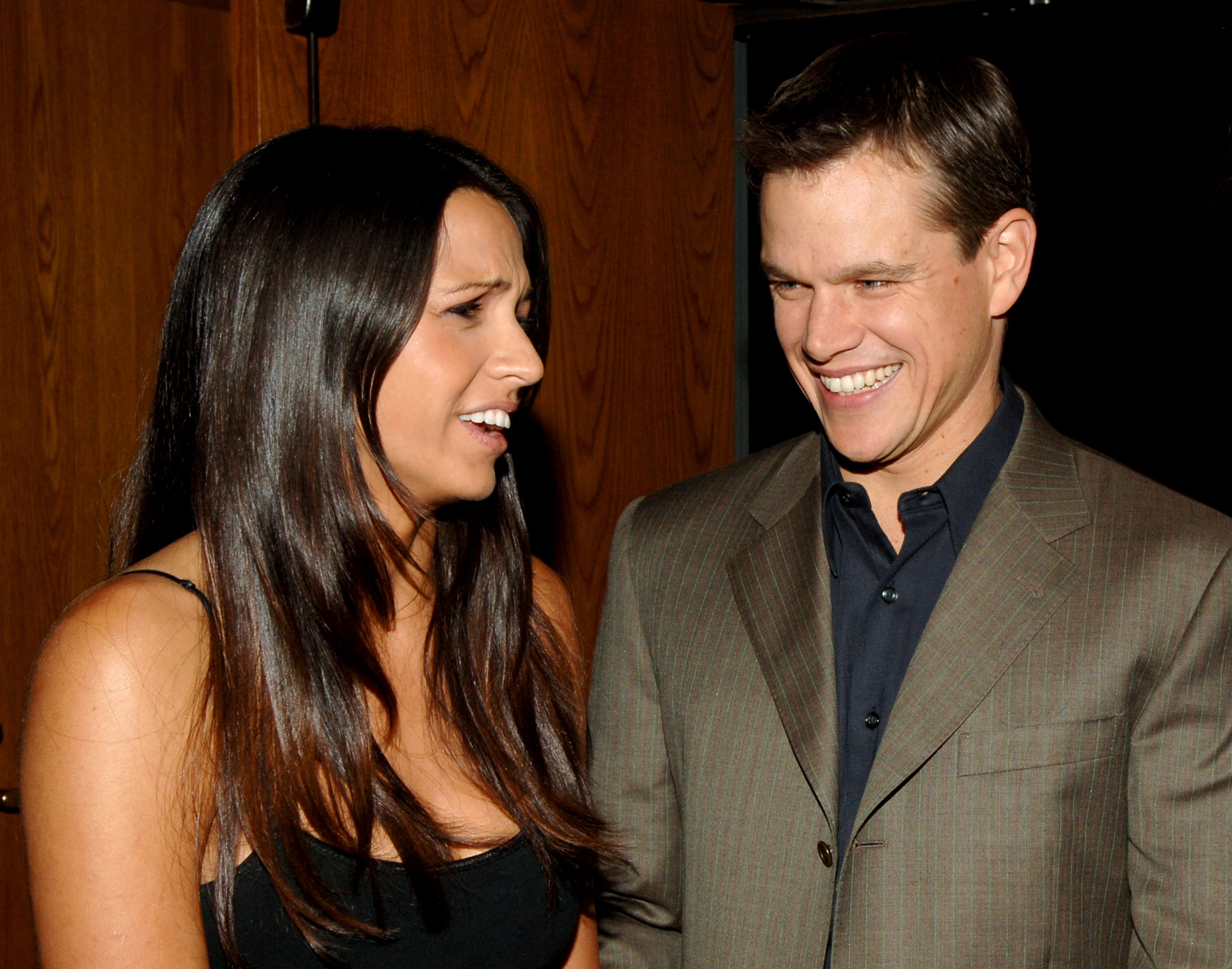 Luciana Barroso et Matt Damon à l'after-party de la première de "The Brothers Grimm" à Los Angeles, 2005. | Source : Getty Images