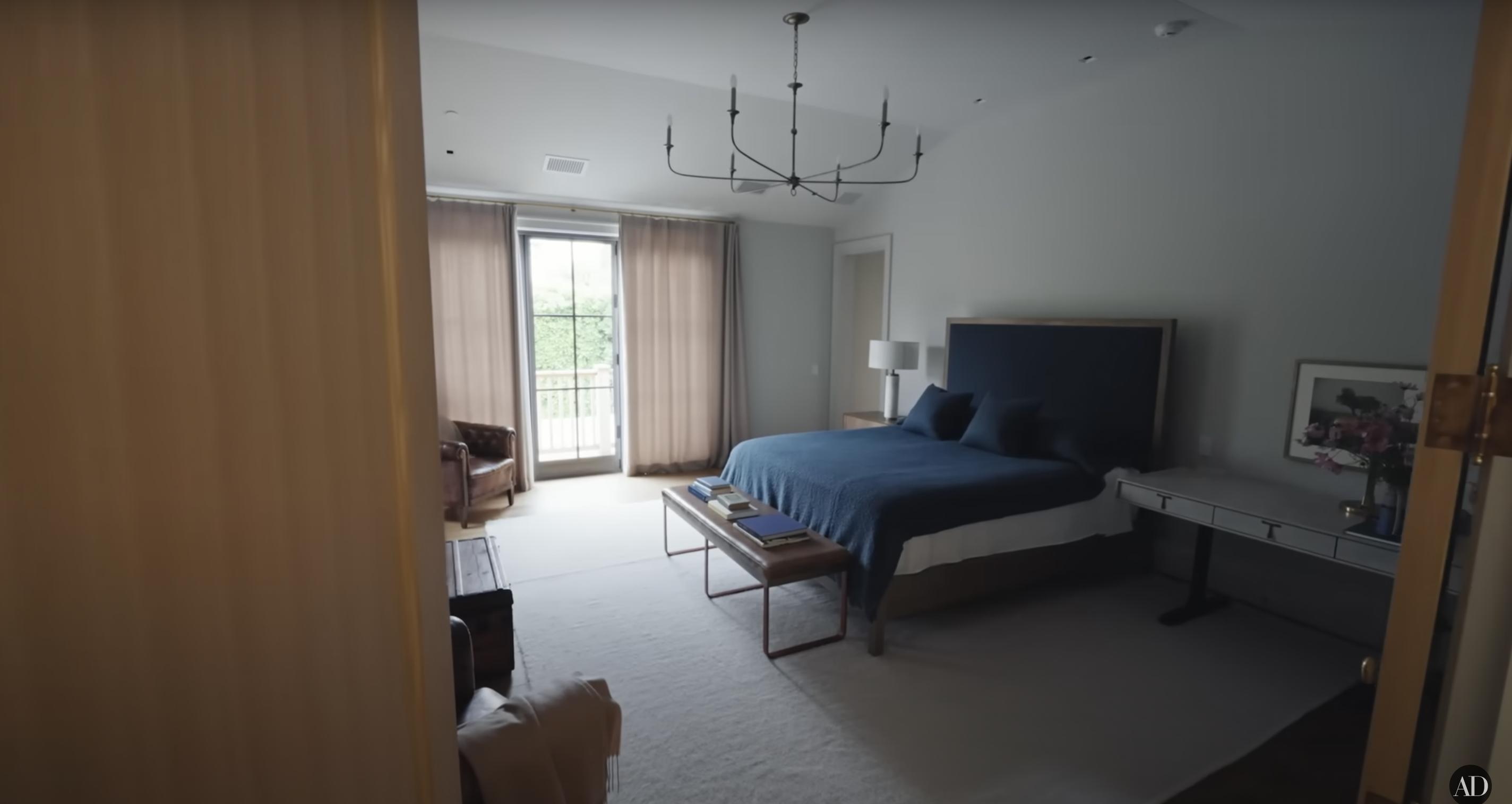 La chambre de Jennifer Garner, datée du 3 septembre 2024 | Source : YouTube/@Archdigest