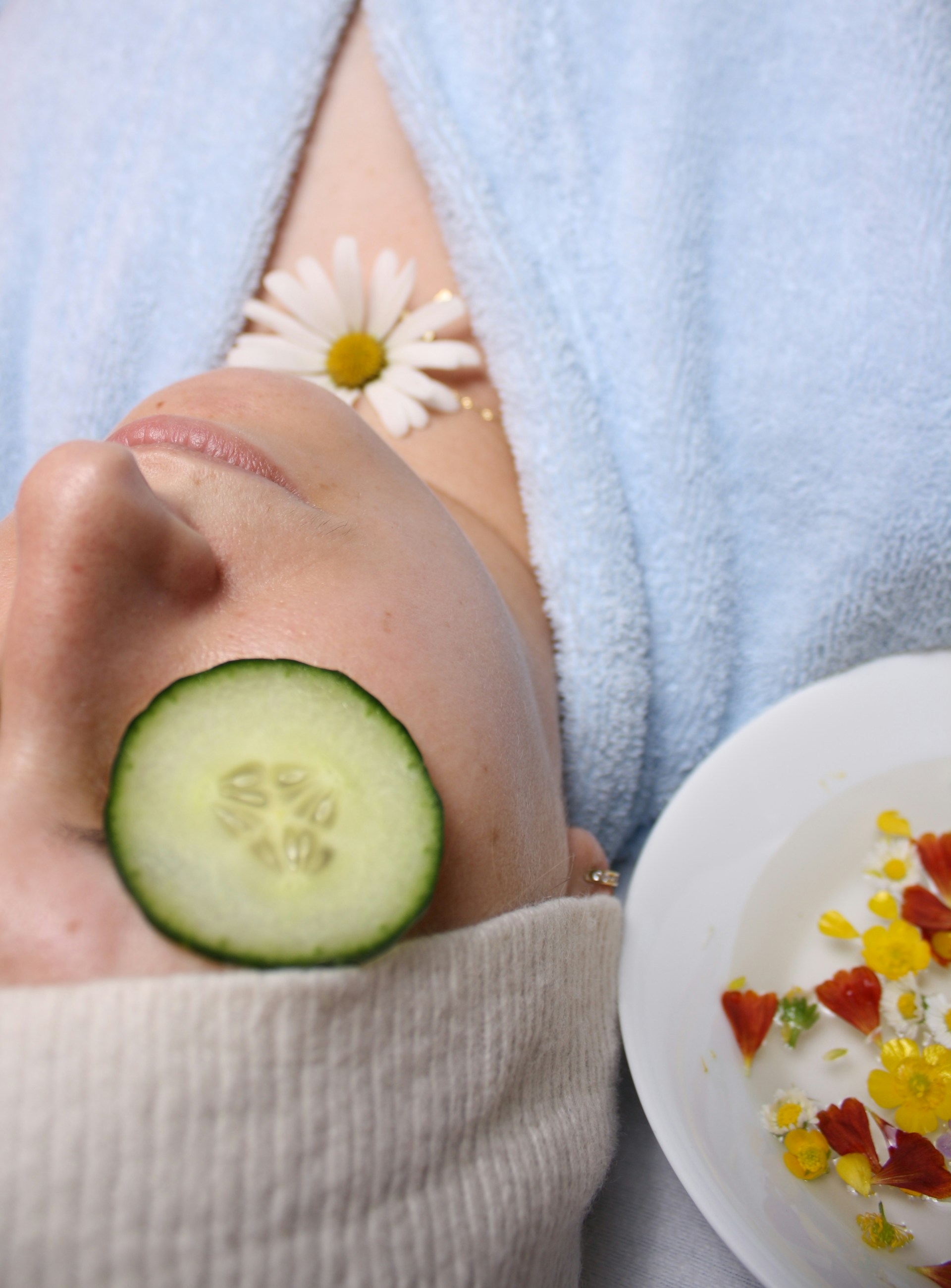 Une femme se détend dans un spa | Source : Unsplash