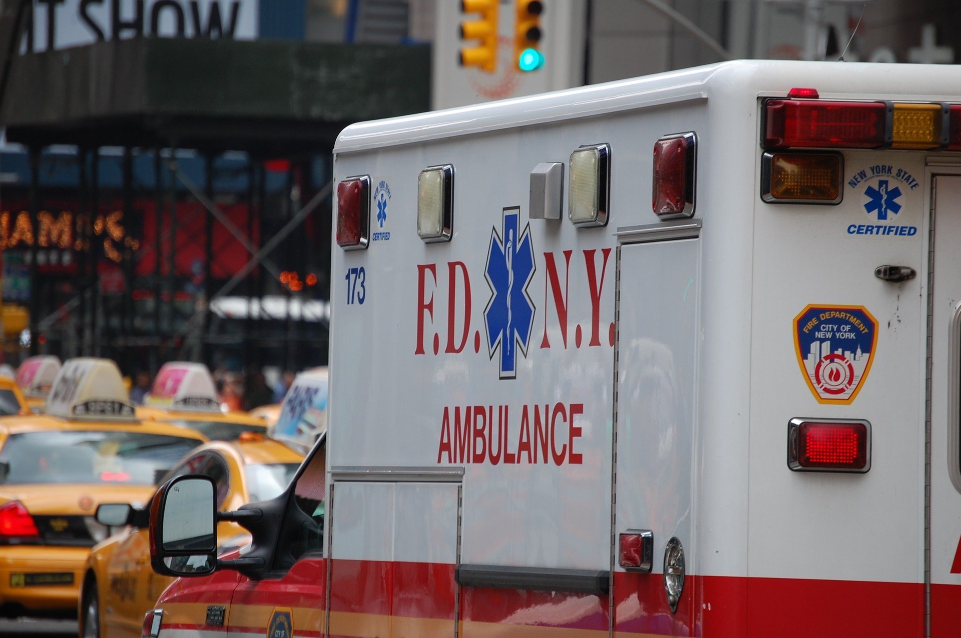 Ambulance dans la circulation. | Source : Pixabay