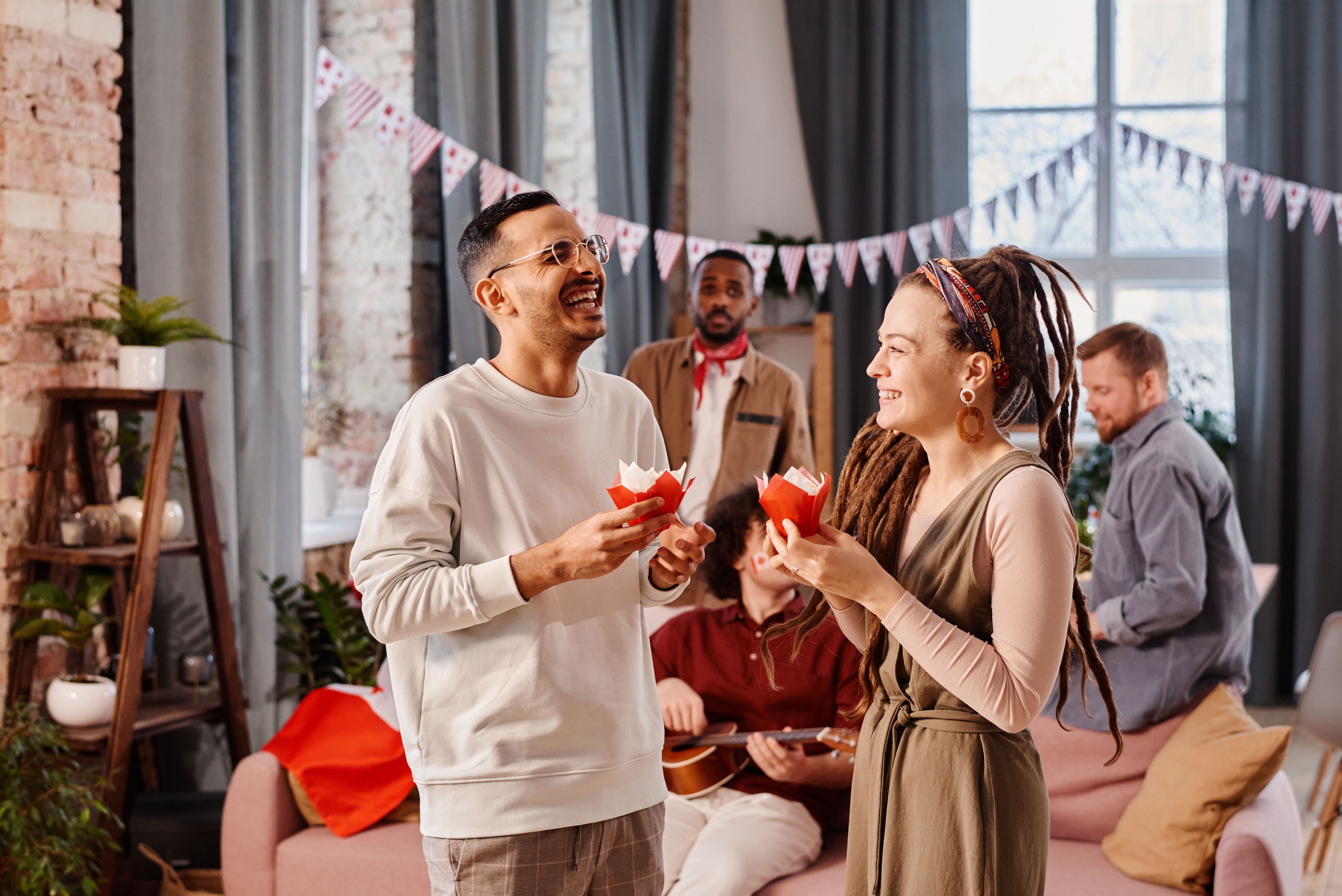Un groupe d'amis en train de faire la fête | Source : Pexels