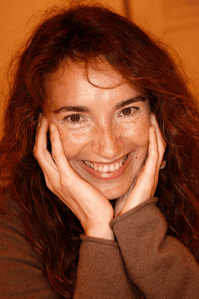 L'écrivaine et actrice Isabel Otero photographiée à Paris. | Photo : Getty Images