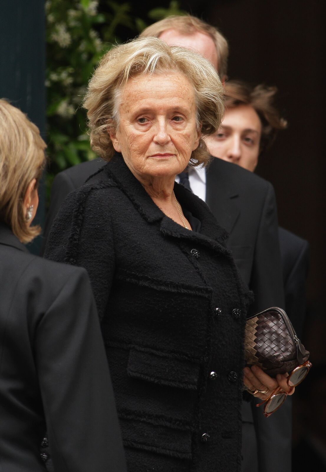 Bernadette Chirac assiste aux funérailles d'Yves Saint Laurent le 5 juin 2008 à l'église Saint-Roch à Paris, France. | Photo : GettyImage