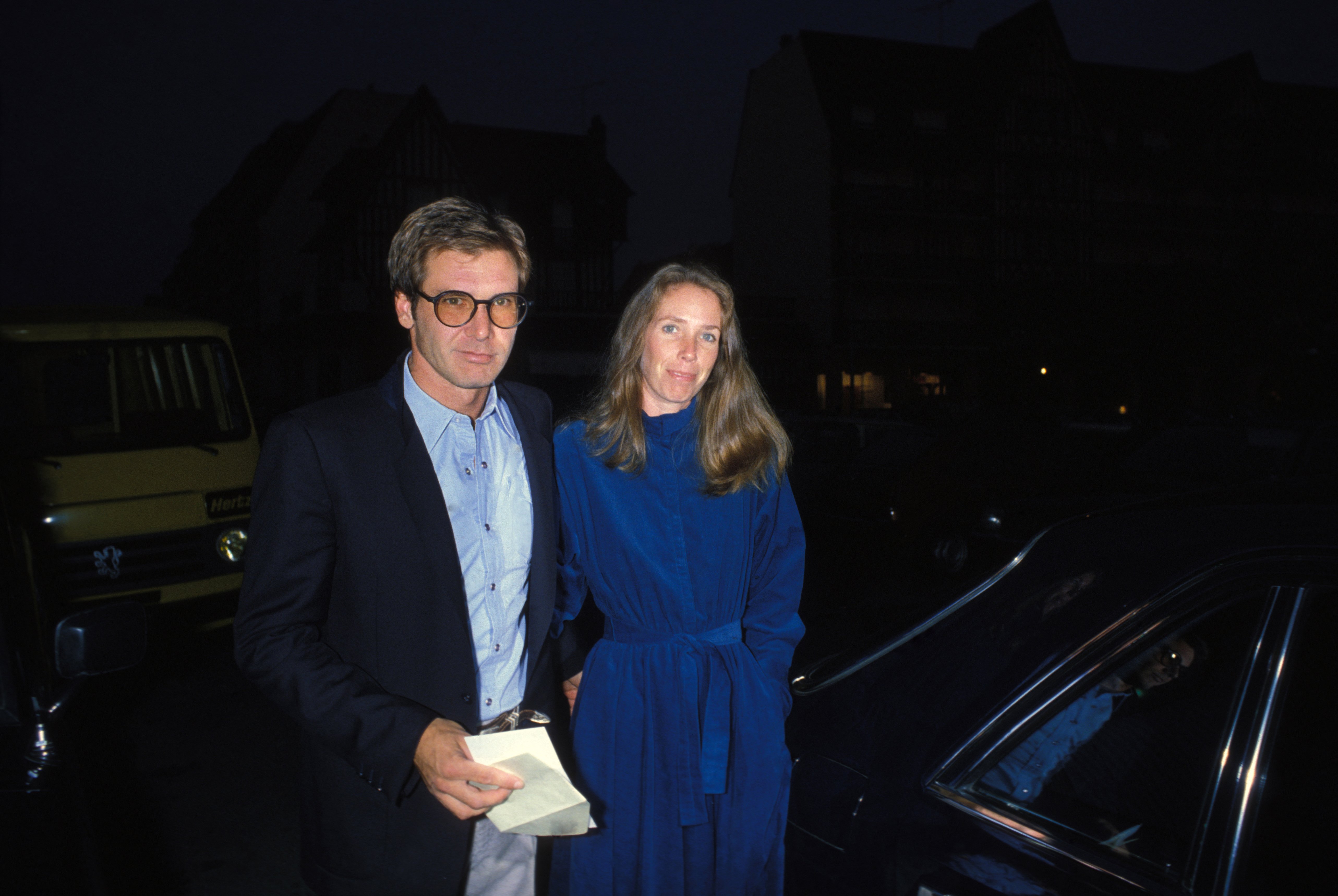 Harrison Ford et  Melissa Mathison à Paris dans les années 80, France. Circa 1980. | Photo : Getty Images