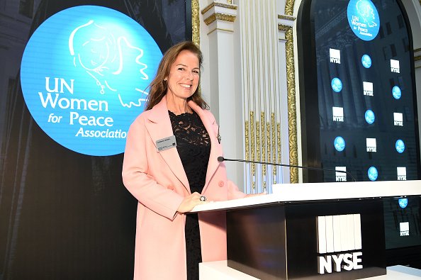 Laurence Jenkell assiste à la sonnerie de la NYSE de l'UNWFPA pour célébrer la Journée internationale de la femme à la Bourse de New York.  |Photo : Getty Images.