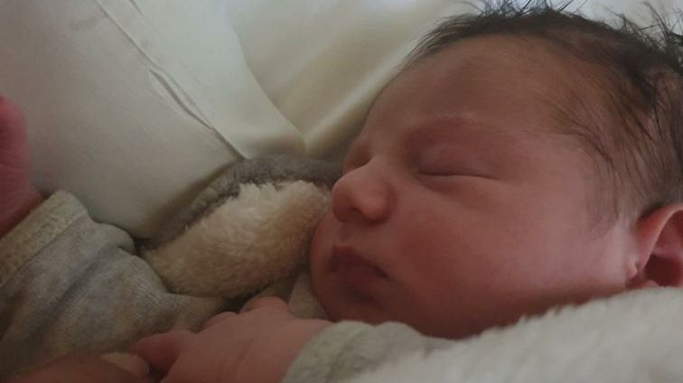La photo d'un nouveau-né |Source: France Bleu, Twitter
