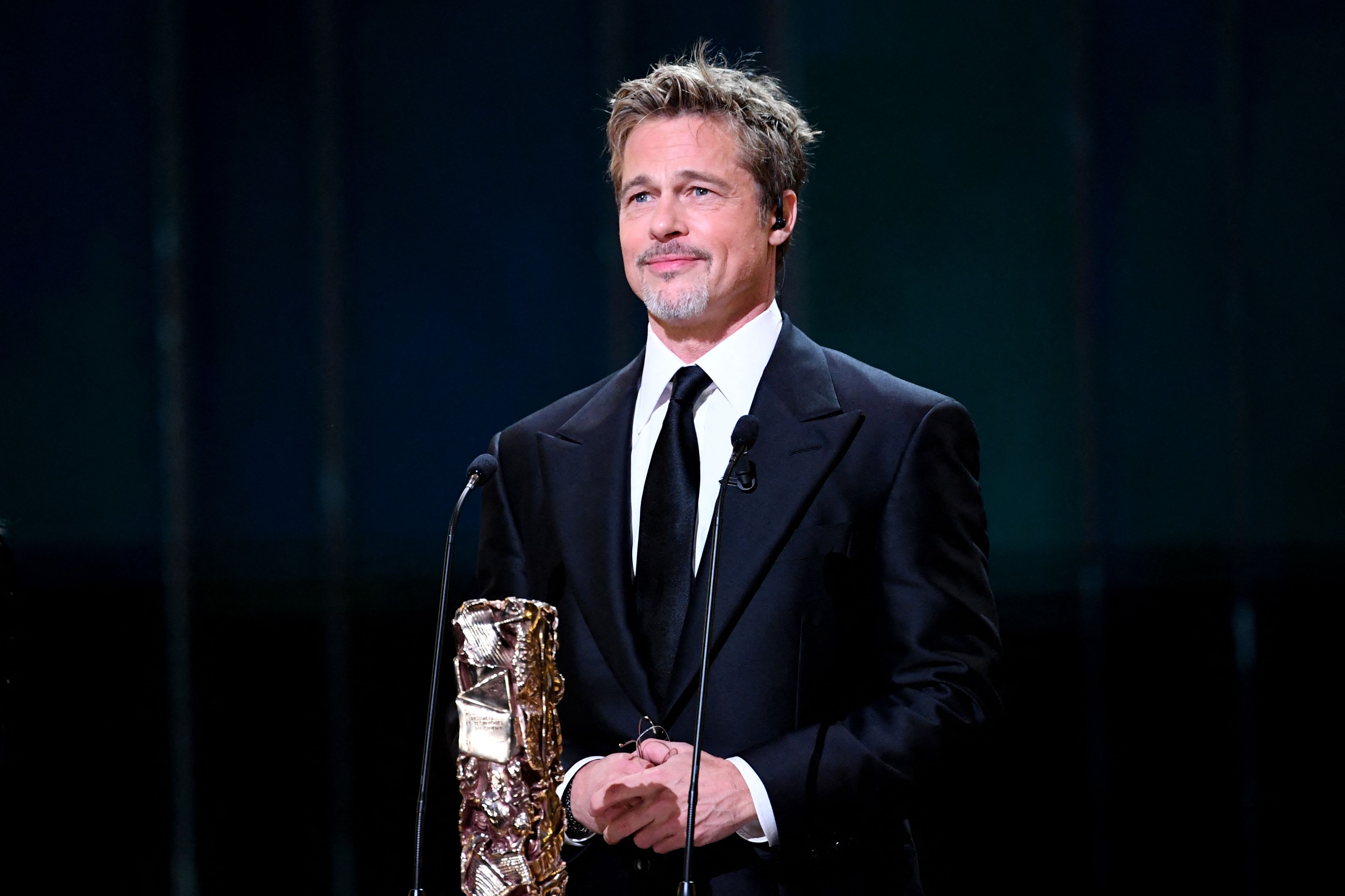 Brad Pitt prend la parole lors de la 48e édition de la cérémonie des César du cinéma, le 24 février 2023 à Paris. | Source : Getty Images