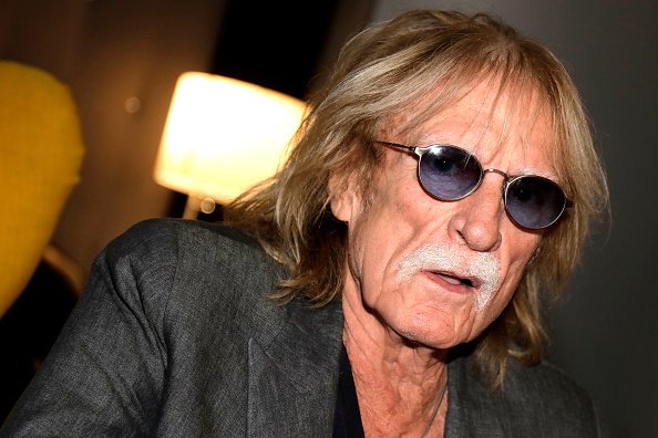 Le chanteur Christophe pose lors d'une séance de portrait à Paris. | Photo : Getty Images.