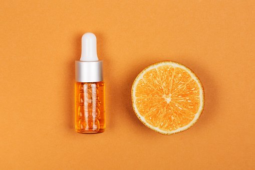 Huile naturelle pour le visage avec vitamine C. | Photo : Getty Images