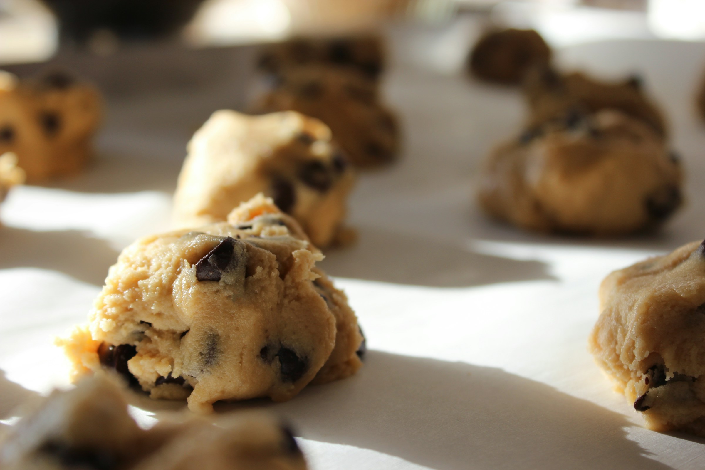 Gros plan sur la pâte à biscuits | Source : Unsplash