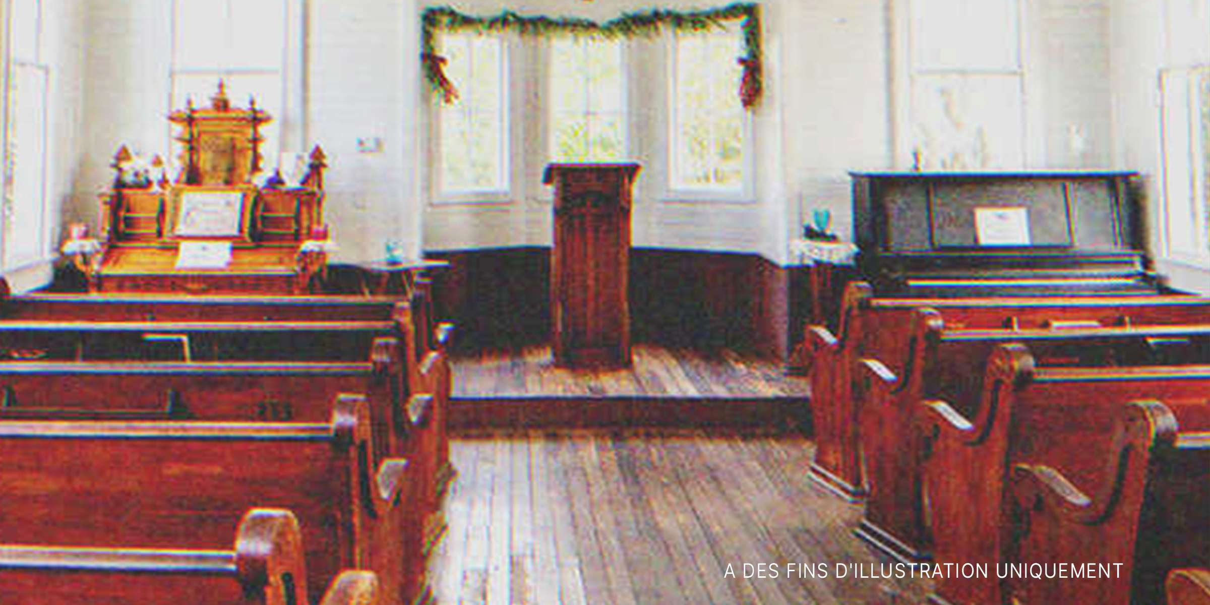 À l'intérieur d'une église | Source : Shutterstock